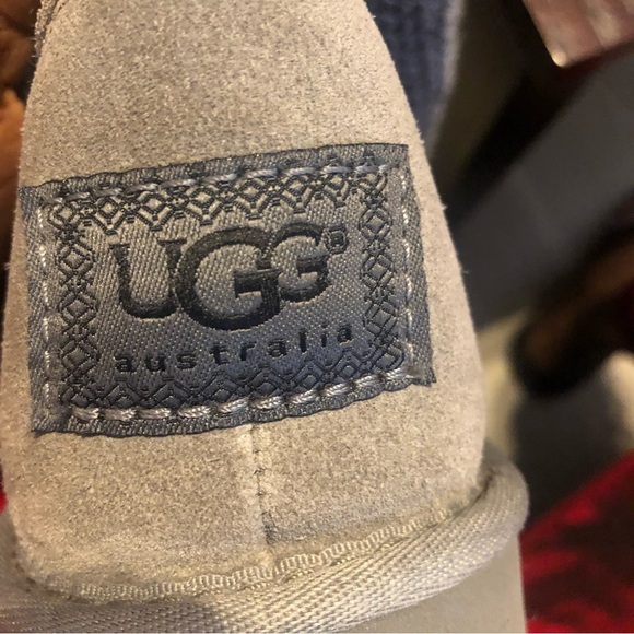 UGG Classic Cardy knitted sweater 3 button fold over boots.Silver color. Size: 8 - Picture 13 of 16